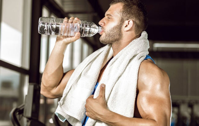 uống nước khi tập gym